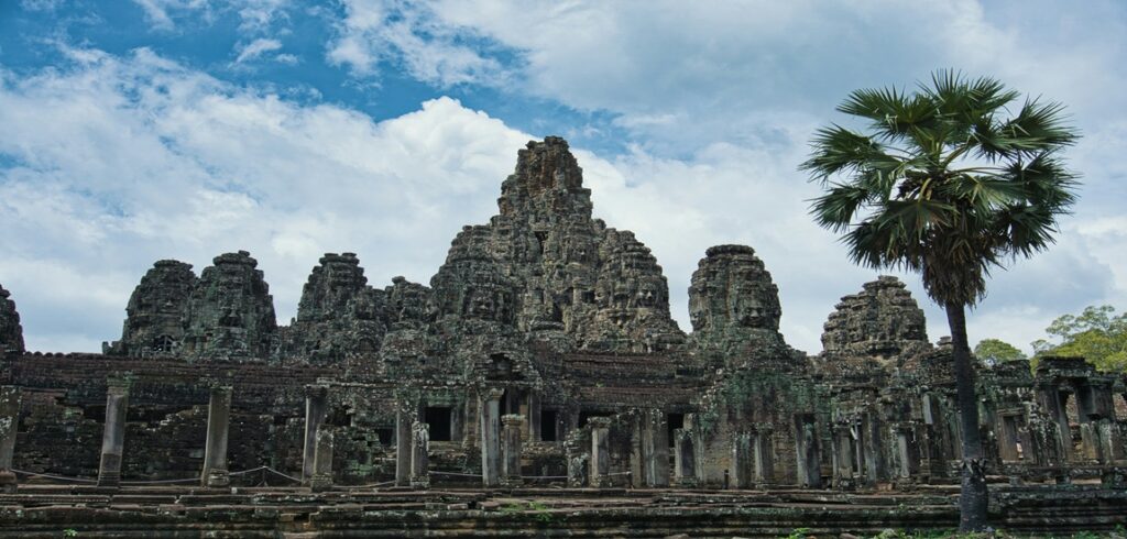 CAMBODIA ANCIENT TEMPLE JOURNEY